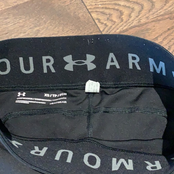 Under Armour Capris Black - Picture 5 of 7